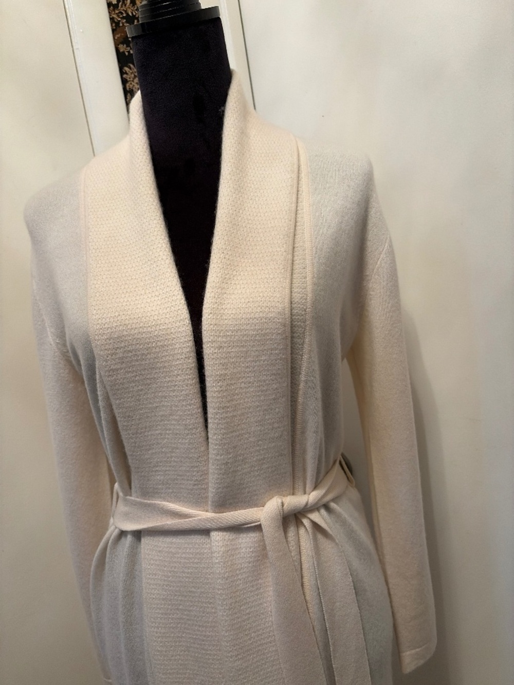 100% Cashmere Neiman Marcus Cream Belted Knit Robe - Picture 9 of 14